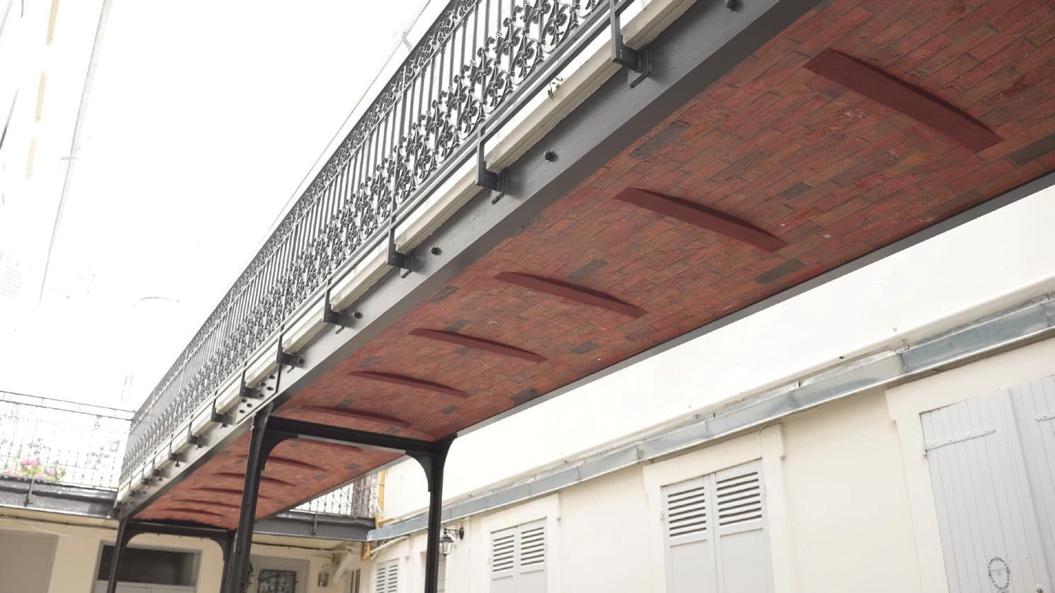 Restauration d'une passerelle — vue 2