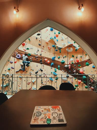 Aménagement d'une salle d'escalade — vue 3