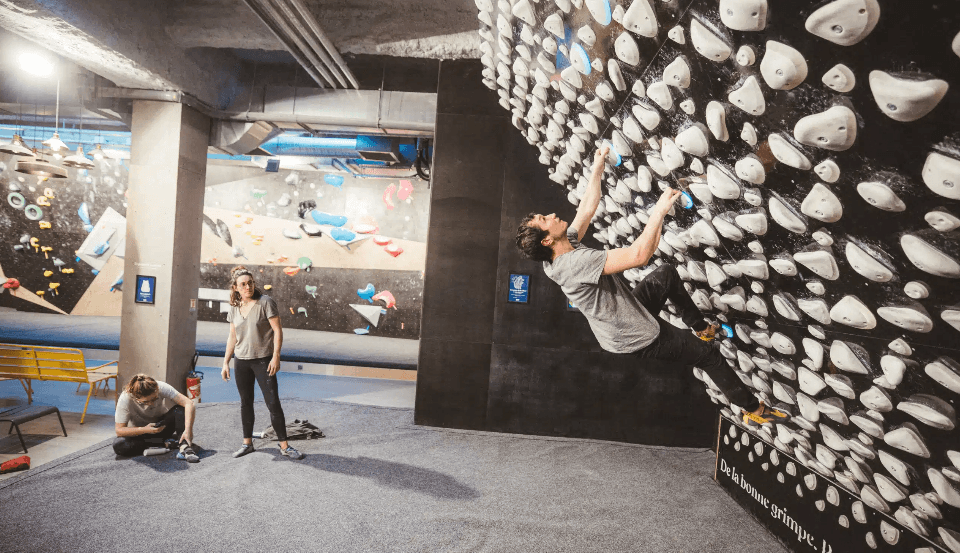 Aménagement d'une salle d'escalade — vue 2